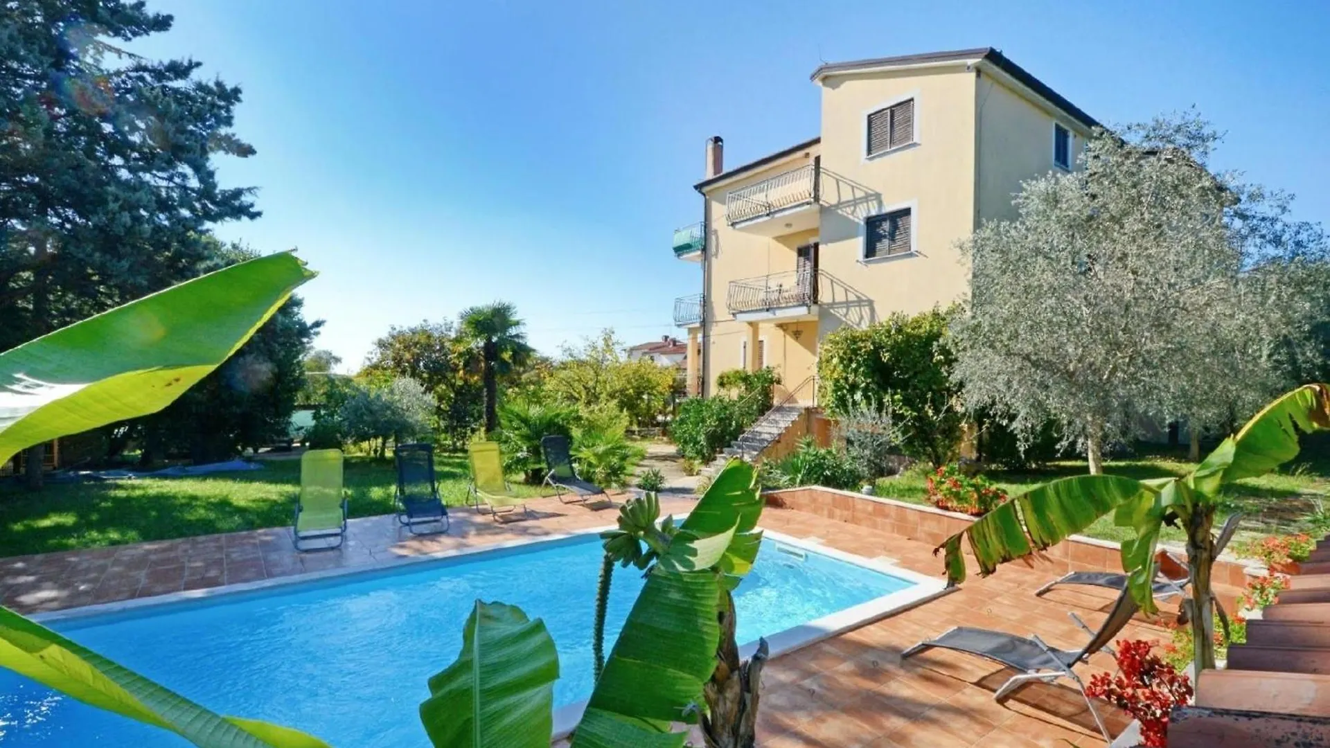 Apartment Fuer Paare Mit Gemeinschaftspool In Valica Umag Croacia